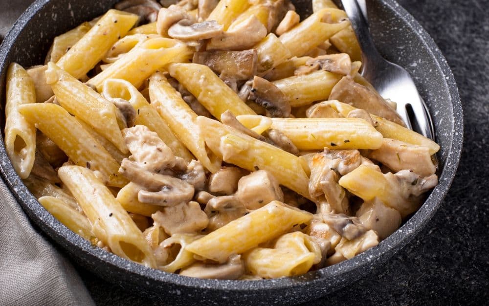 Poulet à la crème et aux champignons